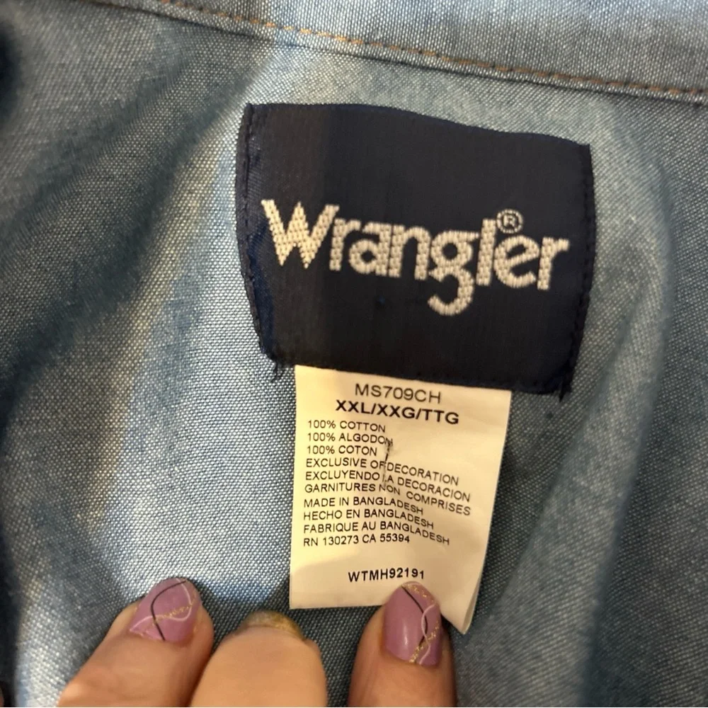 Men’s NWOT Wrangler Light Blue Denim Shirt 100% cotton